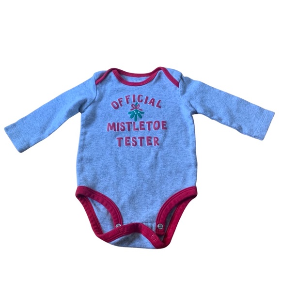 Carter’s Christmas Baby Onesie original Mistletoe Kisser Size 6 months - Picture 3 of 9